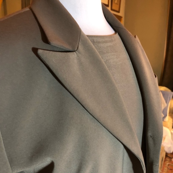 Iris Singer Collection Executive Suit - size 8 - Picture 4 of 7